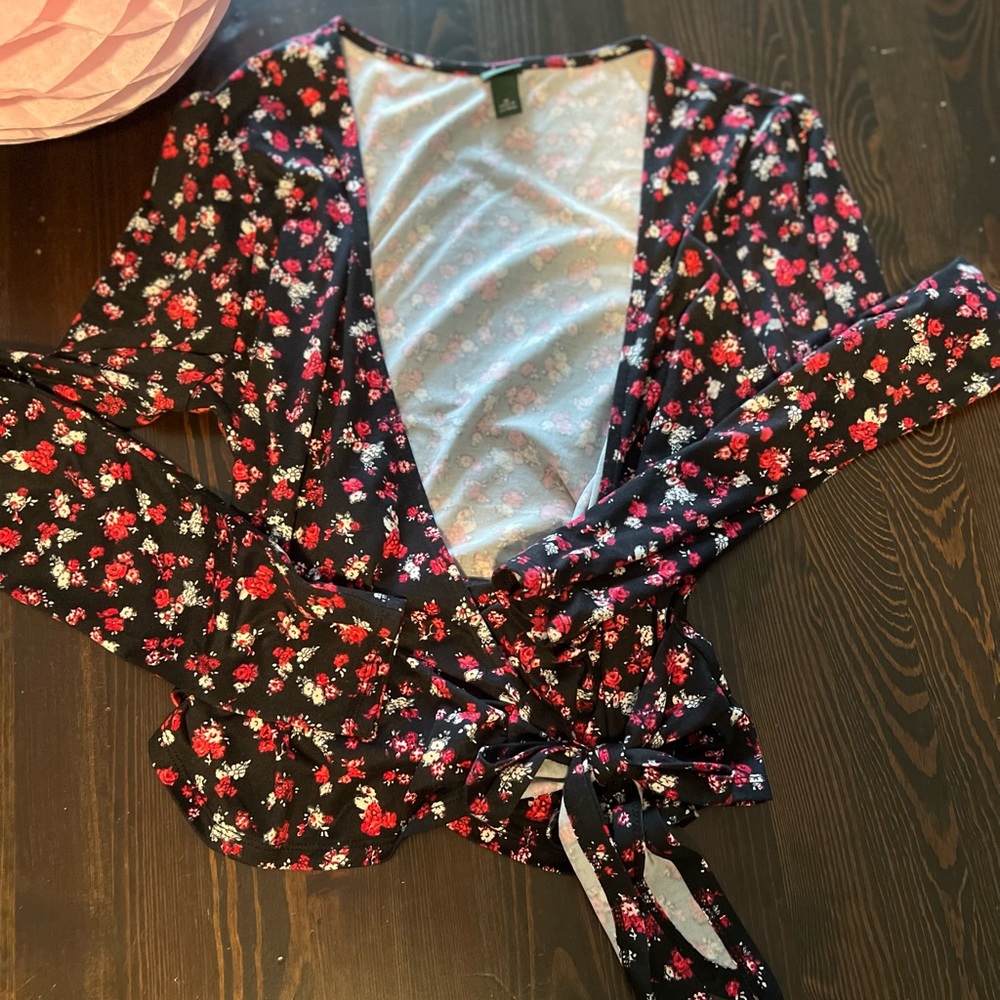 Wild Fable wrap side tie top long slv sz M - Picture 2 of 8